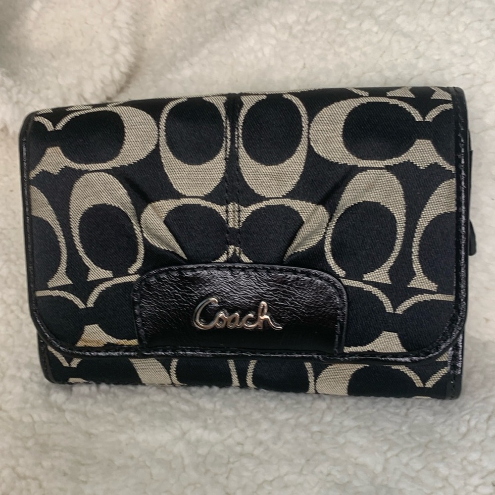 Authentic Coach wallet black and white